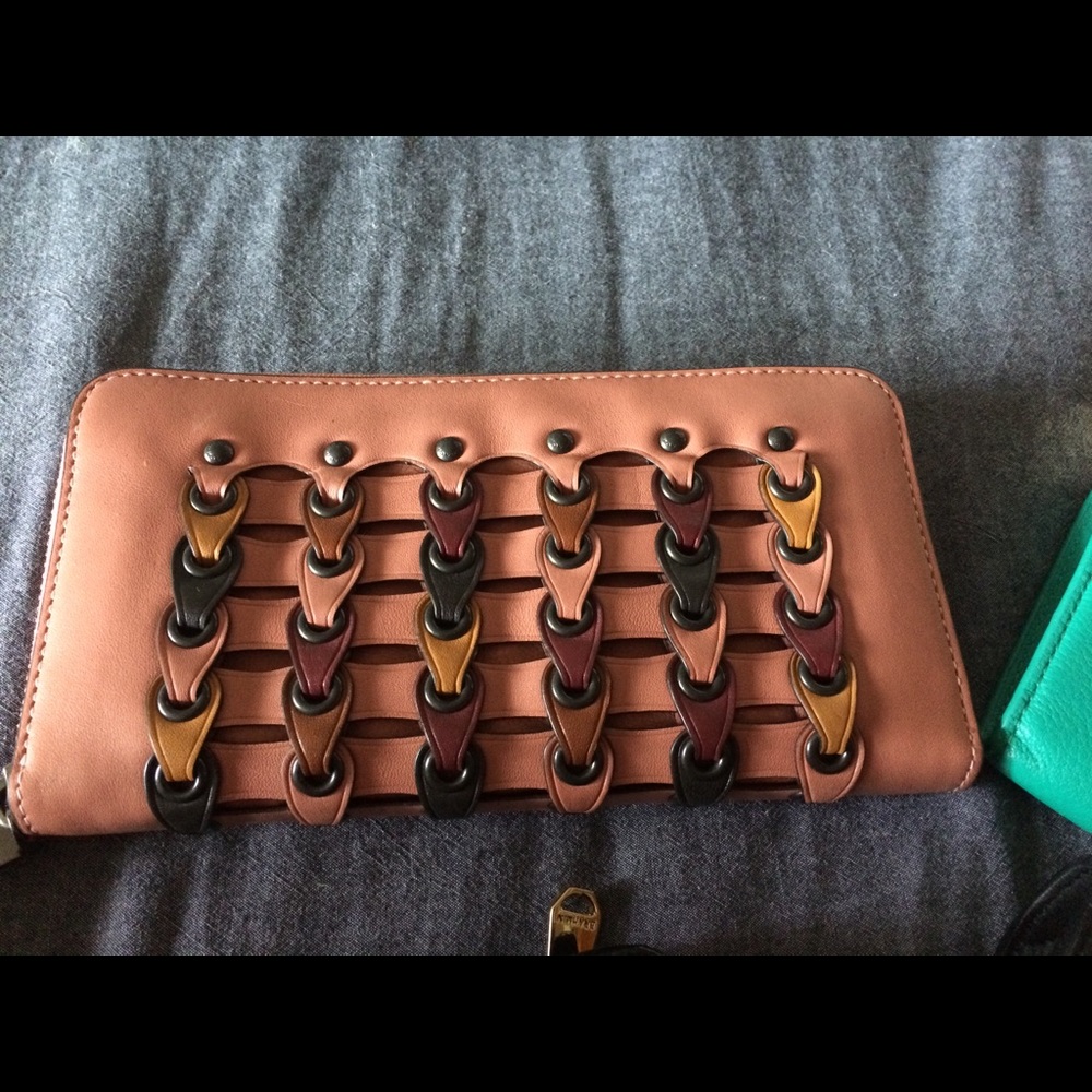 Wallet’s sold all - Picture 2 of 8